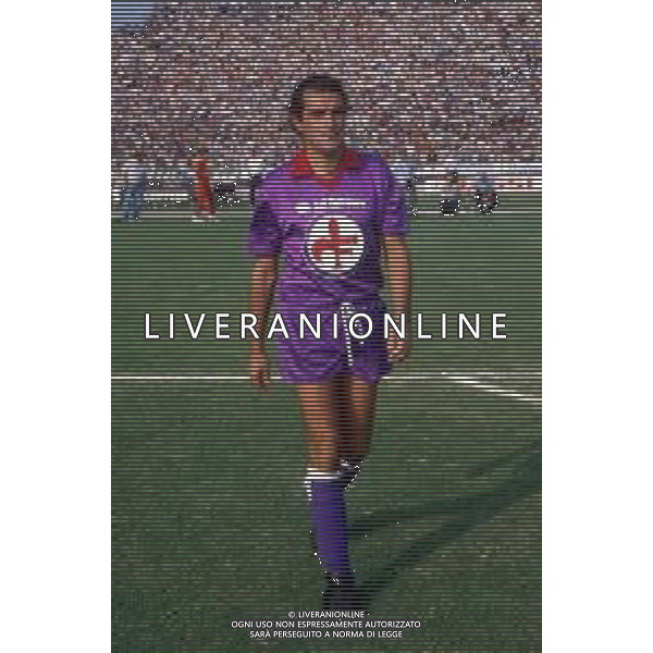 DIAP-RETROSPETTIVA ANTONELLO CUCCUREDDU CALCIATORE NELLA FOTO ANTONELLO CUCCUREDDU CON L MAGLIA DELL FIORENTINA CALCIO AG ALDO LIVERANI SAS 