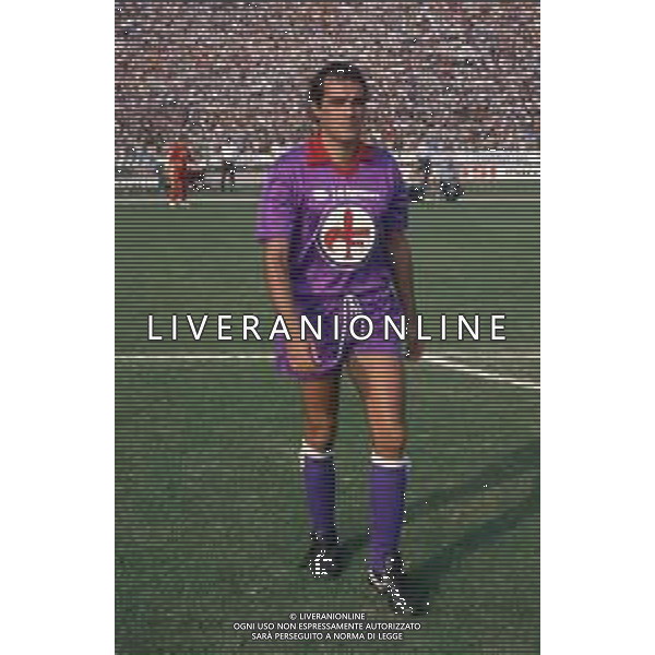 DIAP-RETROSPETTIVA ANTONELLO CUCCUREDDU CALCIATORE NELLA FOTO ANTONELLO CUCCUREDDU CON L MAGLIA DELL FIORENTINA CALCIO AG ALDO LIVERANI SAS 