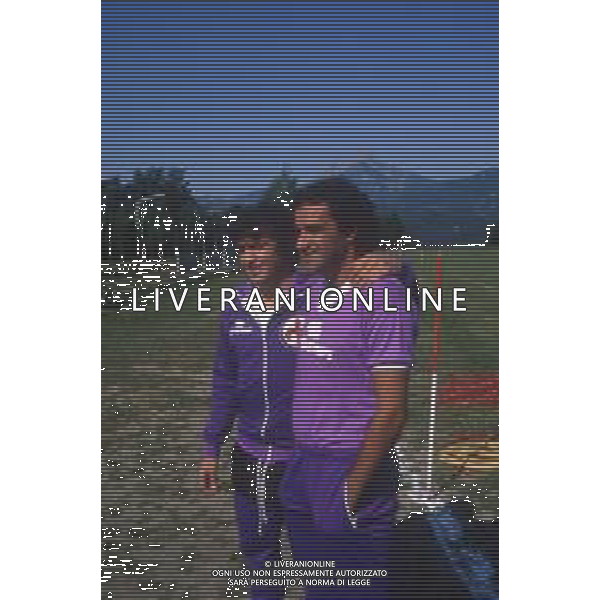 DIAP-RETROSPETTIVA ANTONELLO CUCCUREDDU CALCIATORE NELLA FOTO ANTONELLO CUCCUREDDU CON ERALDO PECCI IN RITIRO CON LA FIORENTINA CALCIO AG ALDO LIVERANI SAS 