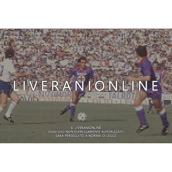 DIAP-RETROSPETTIVA ANTONELLO CUCCUREDDU CALCIATORE NELLA FOTO ANTONELLO CUCCUREDDU CON LA MAGLIA DELLA FIORENTINA CALCIO AG ALDO LIVERANI SAS 