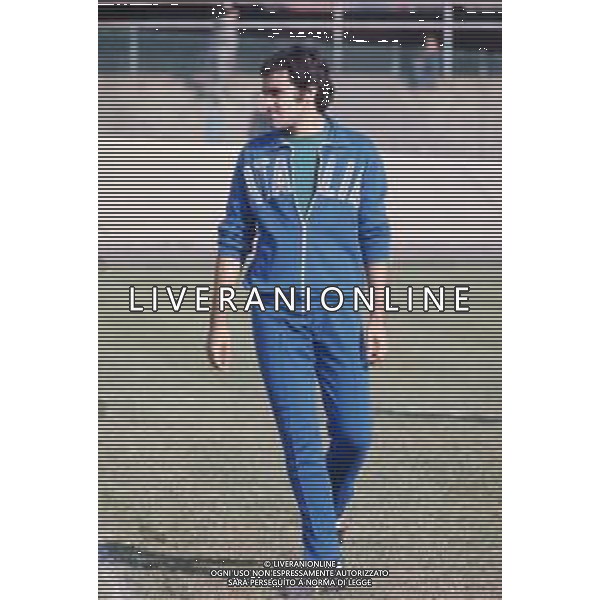 DIAP-RETROSPETTIVA ANTONELLO CUCCUREDDU CALCIATORE NELLA FOTO ANTONELLO CUCCUREDDU CON LA MAGLIA DELLA NAZIONALE ITALIANA IN ALLENAMENTO AG ALDO LIVERANI SAS 