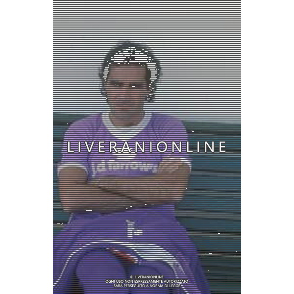 DIAP-RETROSPETTIVA ANTONELLO CUCCUREDDU CALCIATORE NELLA FOTO ANTONELLO CUCCUREDDU CON LA MAGLIA DELLA FIORENTINA CALCIO AG ALDO LIVERANI SAS 