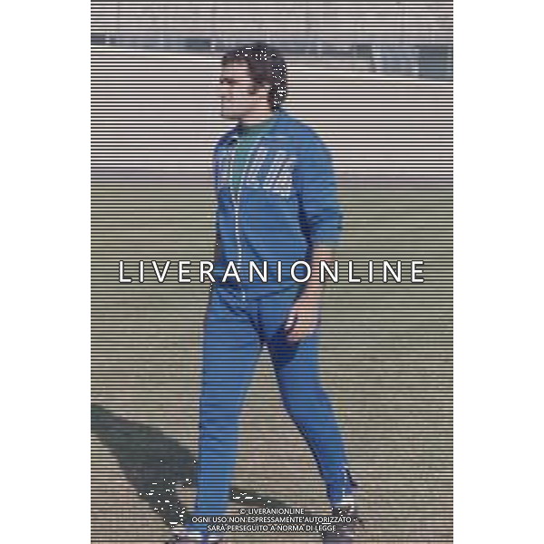 DIAP-RETROSPETTIVA ANTONELLO CUCCUREDDU CALCIATORE NELLA FOTO ANTONELLO CUCCUREDDU CON LA MAGLIA DELLA NAZIONALE ITALIANA IN ALLENAMENTO AG ALDO LIVERANI SAS 