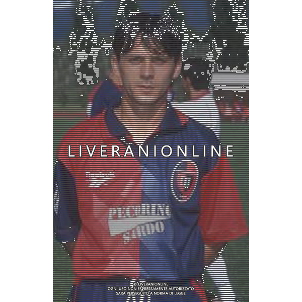 DIAP-RETROSPETTIVA GAETANO VASARI CALCIATORE NELLA FOTO GAETANO VASARI CON LA MAGLIA DEL CAGLIARI CALCIO AG ALDO LIVERANI SAS