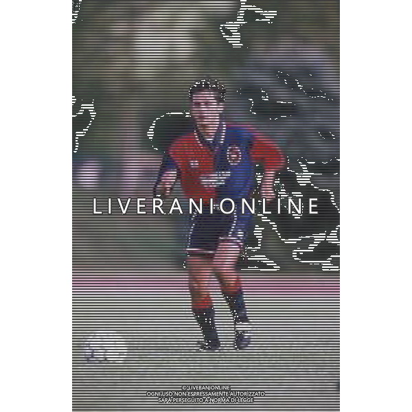 DIAP-RETROSPETTIVA GAETANO VASARI CALCIATORE NELLA FOTO GAETANO VASARI CON LA MAGLIA DEL CAGLIARI CALCIO AG ALDO LIVERANI SAS