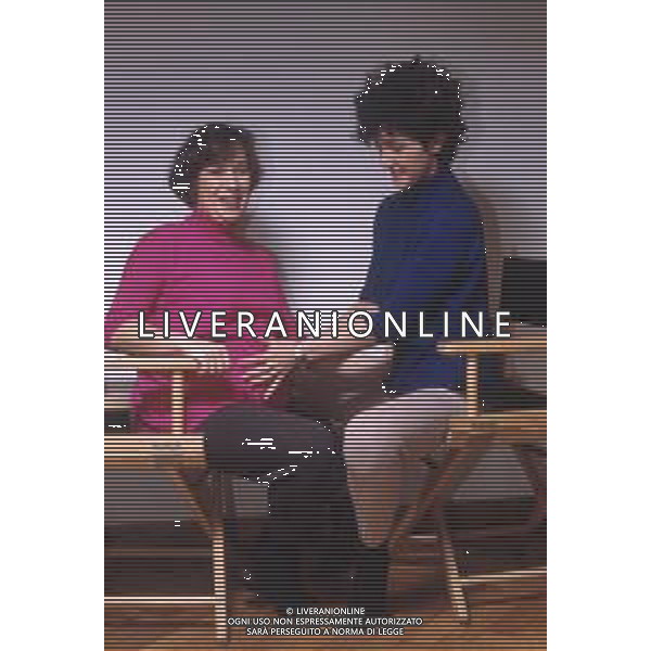 DIAP-RETROSPETTIVA AMELIA MONTI ATTRICE NELLA FOTO MARIA AMELIA MONTI CON PAOLA ZERBIN PARTECIPANTE DELLA TRASMISSIONE TELEVISIVA“ARRIVA LA CICOGNA“ NELL\'ANNO 1993 FOTO THEMA-AG ALDO LIVERANI SAS 