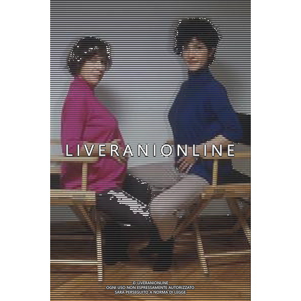 DIAP-RETROSPETTIVA AMELIA MONTI ATTRICE NELLA FOTO MARIA AMELIA MONTI CON PAOLA ZERBIN PARTECIPANTE DELLA TRASMISSIONE TELEVISIVA“ARRIVA LA CICOGNA“ NELL\'ANNO 1993 FOTO THEMA-AG ALDO LIVERANI SAS 