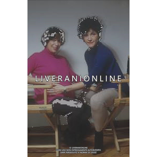 DIAP-RETROSPETTIVA AMELIA MONTI ATTRICE NELLA FOTO AMELIA MONTI CON PAOLA ZERBIN PARTECIPANTE DELLA TRASMISSIONE TELEVISIVA“ARRIVA LA CICOGNA“ NELL\'ANNO 1993 FOTO THEMA-AG ALDO LIVERANI SAS
