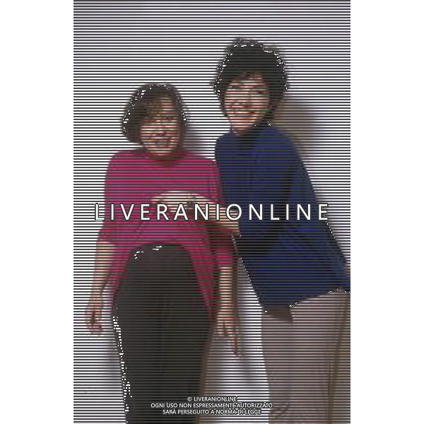 DIAP-RETROSPETTIVA AMELIA MONTI ATTRICE NELLA FOTO AMELIA MONTI CON PAOLA ZERBIN PARTECIPANTE DELLA TRASMISSIONE TELEVISIVA“ARRIVA LA CICOGNA“ NELL\'ANNO 1993 FOTO THEMA-AG ALDO LIVERANI SAS