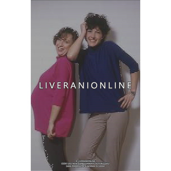 DIAP-RETROSPETTIVA AMELIA MONTI ATTRICE NELLA FOTO AMELIA MONTI CON PAOLA ZERBIN PARTECIPANTE DELLA TRASMISSIONE TELEVISIVA“ARRIVA LA CICOGNA“ NELL\'ANNO 1993 FOTO THEMA-AG ALDO LIVERANI SAS