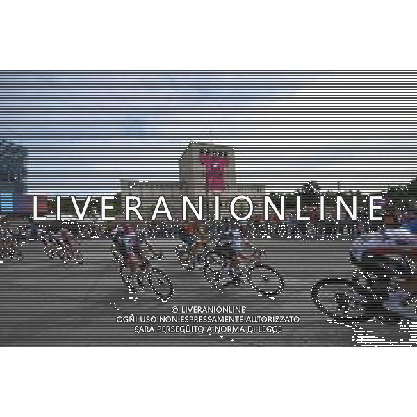 09-05-2025 Giro D\'italia; Tappa 01 Durres - Tirana; 2025, Q36.5; Pidcock, Thomas; Tirana; ©SIROTTI - AGENZIA ALDO LIVERANI SAS