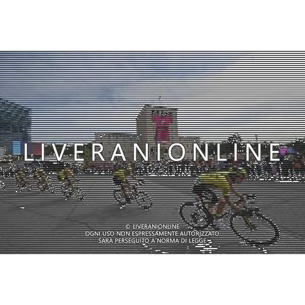 09-05-2025 Giro D\'italia; Tappa 01 Durres - Tirana; 2025, Visma - Lease A Bike; Van Aert, Wout; Tirana; ©SIROTTI - AGENZIA ALDO LIVERANI SAS