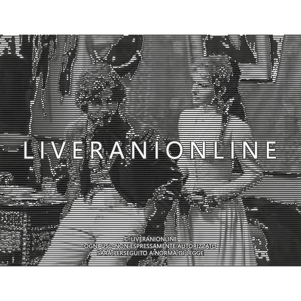 ST-RETROSPETTIVA GIULIANA DE SIO ATTRICE NELLA FOTO GIULIANA DE SIO CON GIOVANNI VISENTIN SET DELLO SCENEGGIATO “IVANOV“ NELL\'ANNO 1982 FOTO ENRICO LIVERANI-AG ALDO LIVERANI SAS 