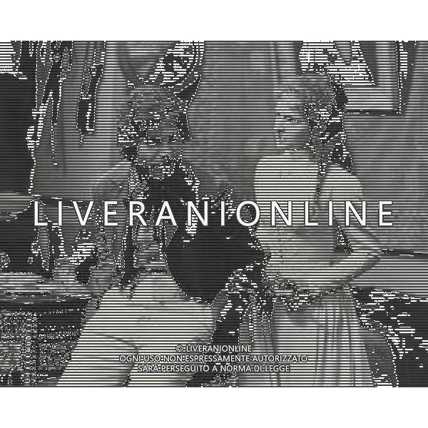 ST-RETROSPETTIVA GIULIANA DE SIO ATTRICE NELLA FOTO GIULIANA DE SIO CON GIOVANNI VISENTIN SET DELLO SCENEGGIATO “IVANOV“ NELL\'ANNO 1982 FOTO ENRICO LIVERANI-AG ALDO LIVERANI SAS 