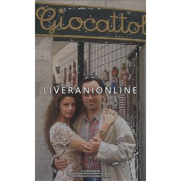 COL-RETROSPETTIVA MAURIZIO NICHETTI ATTORE NELLA FOTO MAURIZIO NICHETTI CON AMANDA SANDRELLI SUL SET DEL FILM “STEFANO QUANTESTORIE “NELL\'ANNO 1993 AG THEMA-AG ALDO LIVERANI SAS