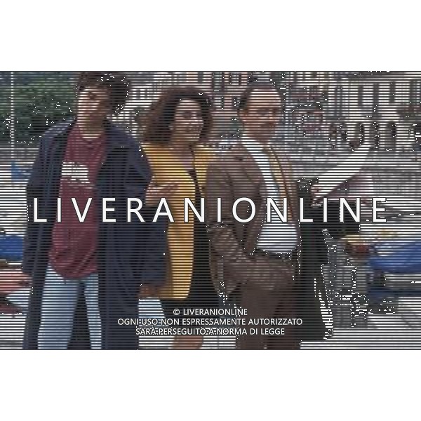 COL-RETROSPETTIVA MAURIZIO NICHETTI ATTORE NELLA FOTO MAURIZIO NICHETTI CON CATERINA SYLOS LABINI E GIUSEPPE CRUCIANI SUL SET DEL FILM “STEFANO QUANTESTORIE “NELL\'ANNO 1993 AG THEMA-AG ALDO LIVERANI SAS