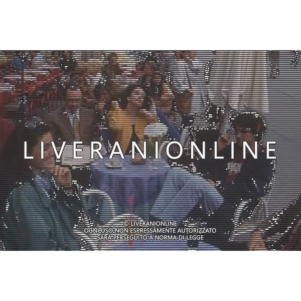 COL-RETROSPETTIVA MAURIZIO NICHETTI ATTORE NELLA FOTO MAURIZIO NICHETTI CON CATERINA SYLOS LABINI E GIUSEPPE CRUCIANI SUL SET DEL FILM “STEFANO QUANTESTORIE “NELL\'ANNO 1993 AG THEMA-AG ALDO LIVERANI SAS 