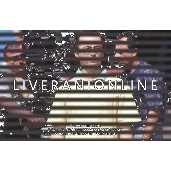 COL-RETROSPETTIVA MAURIZIO NICHETTI ATTORE NELLA FOTO MAURIZIO NICHETTI SUL SET DEL FILM “STEFANO QUANTESTORIE “NELL\'ANNO 1993 AG THEMA-AG ALDO LIVERANI SAS