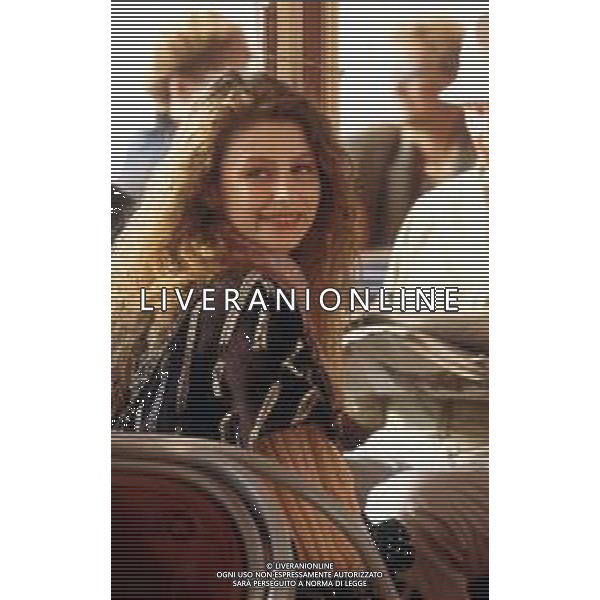 COL-RETROSPETTIVA MAURIZIO NICHETTI ATTORE NELLA FOTO AMANDA SANDRELLI SUL SET DEL FILM “STEFANO QUANTESTORIE “NELL\'ANNO 1993 AG THEMA-AG ALDO LIVERANI SAS