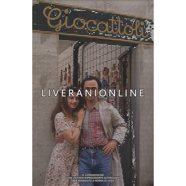 COL-RETROSPETTIVA MAURIZIO NICHETTI ATTORE NELLA FOTO MAURIZIO NICHETTI CON AMANDA SANDRELLI SUL SET DEL FILM “STEFANO QUANTESTORIE “NELL\'ANNO 1993 AG THEMA-AG ALDO LIVERANI SAS