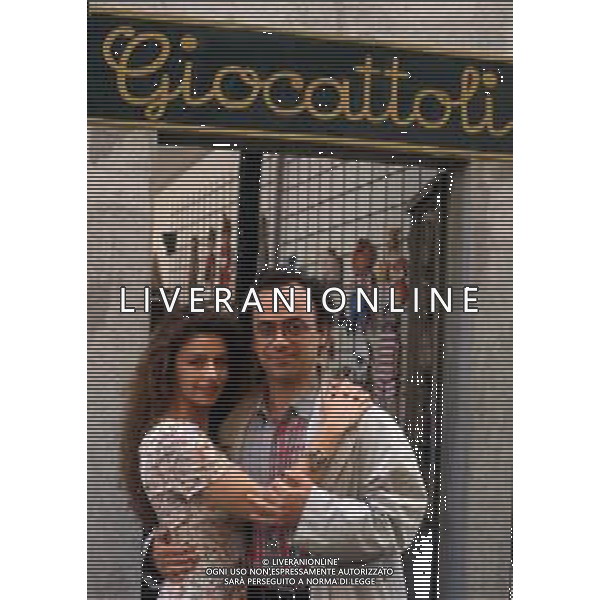 COL-RETROSPETTIVA MAURIZIO NICHETTI ATTORE NELLA FOTO MAURIZIO NICHETTI CON AMANDA SANDRELLI SUL SET DEL FILM “STEFANO QUANTESTORIE “NELL\'ANNO 1993 AG THEMA-AG ALDO LIVERANI SAS