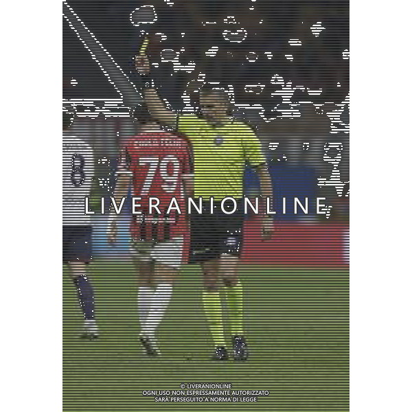 ARBITRO LIVIO MARINELLI CARTELLINO GIALLO AMMONIZIONE -MILAN - BOLOGNA Campionato Calcio Serie A 09.05.2025 ©PAOLO GIAMPIETRI - AGENZIA ALDO LIVERANI SAS