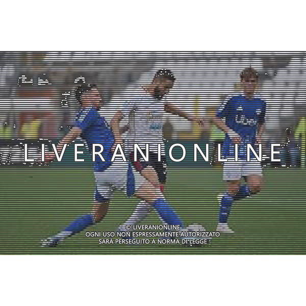TVRG Como vs Cagliari nella foto Edoardo Goldaniga (Como) e Leonardo Pavoletti (Cagliari) Como 10-05-2025 Stadio Giuseppe Sinigaglia Campionato Serie A Enilive - 36a giornata foto Roberto Garavaglia/Agenzia Aldo Liverani sas