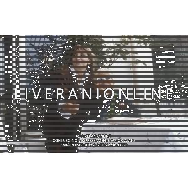 DIAP-RETROSPETTIVA PIERA DEGLI ESPOSTI ATTRICE E REGISTA NELLA FOTO PIERA DEGLI ESPOSTI CON LINA WERTMULLER NELL\'ANNO 1989 A CANNES AG ALDO LIVERANI SAS