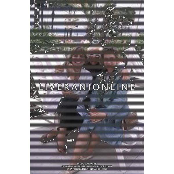 DIAP-RETROSPETTIVA PIERA DEGLI ESPOSTI ATTRICE E REGISTA NELLA FOTO PIERA DEGLI ESPOSTI CON LINA WERTMULLER E DOMINIQUE SANDA NELL\'ANNO 1989 A CANNES AG ALDO LIVERANI SAS