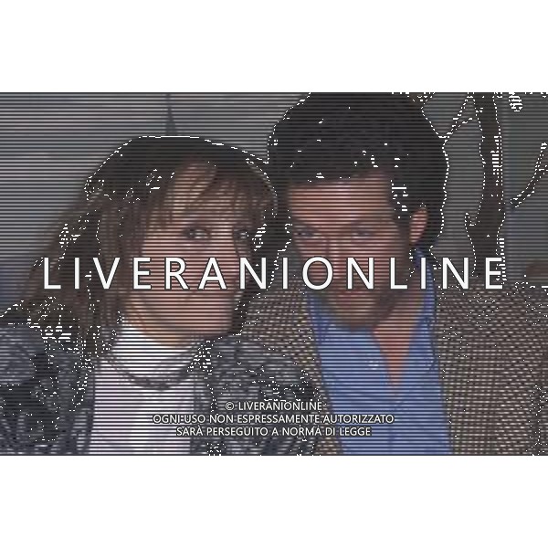 DIAP-RETROSPETTIVA PIERA DEGLI ESPOSTI ATTRICE E REGISTA NELLA FOTO PIERA DEGLI ESPOSTI NELL\'ANNO 1987 A MILANO IN TERRAZZA MARTINI CON GIORGIO TREVES AG ALDO LIVERANI SAS  