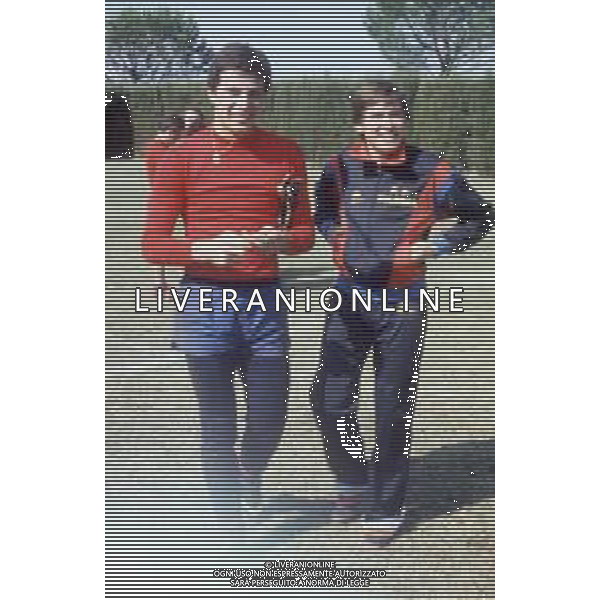DIAP-RETROSPETTIVA GIANNI MORANDI CANTANTE NELLA FOTO GIANNI MORANDI A BOLOGNA IN VISITA AL FC BOLOGNA CALCIO NELL\'ANNO 1979 CON GIUSEPPE ZINETTI AG ALDO LIVERANI SAS 