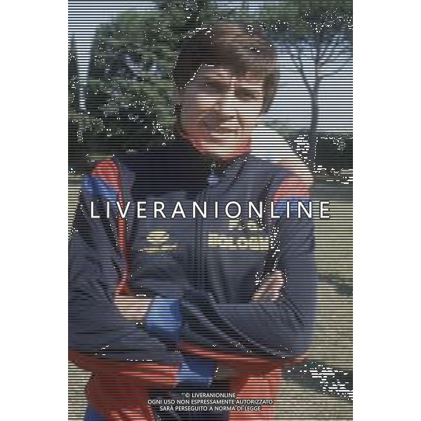 DIAP-RETROSPETTIVA GIANNI MORANDI CANTANTE NELLA FOTO GIANNI MORANDI A BOLOGNA IN VISITA AL FC BOLOGNA CALCIO NELL\'ANNO 1979 AG ALDO LIVERANI SAS 