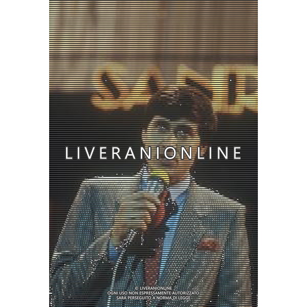 DIAP-RETROSPETTIVA GIANNI MORANDI CANTANTE NELLA FOTO GIANNI MORANDI AL FESTIVAL DI SANREMO NELL\'ANNO 1983  FOTO ENRICO LIVERANI-AG ALDO LIVERANI SAS 