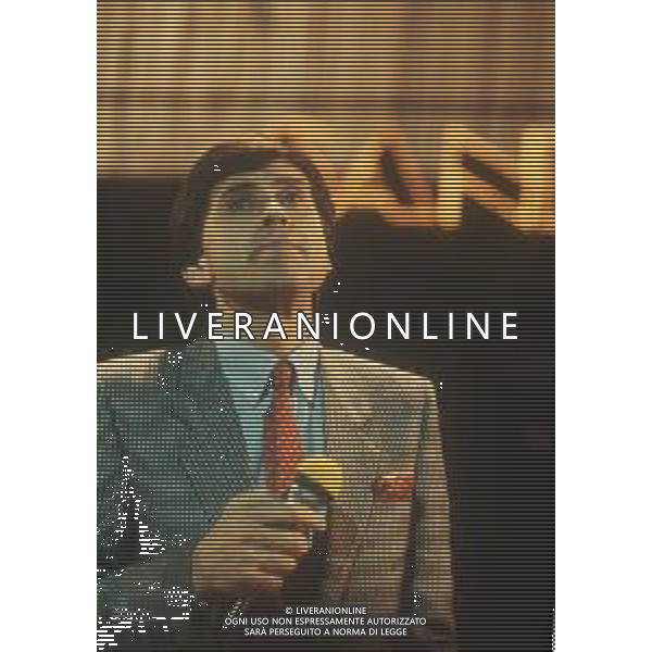 DIAP-RETROSPETTIVA GIANNI MORANDI CANTANTE NELLA FOTO GIANNI MORANDI AL FESTIVAL DI SANREMO NELL\'ANNO 1983  FOTO ENRICO LIVERANI-AG ALDO LIVERANI SAS 