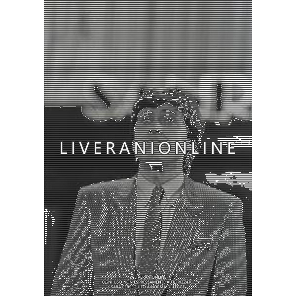 NEG-RETROSPETTIVA GIANNI MORANDI CANTANTE NELLA FOTO GIANNI MORANDI AL FESTIVAL DI SANREMO NELL\'ANNO 1983  FOTO ENRICO LIVERANI-AG ALDO LIVERANI SAS 