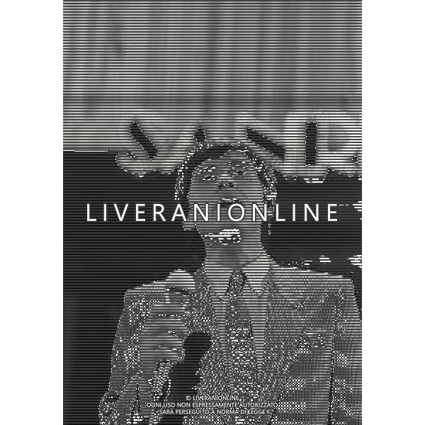NEG-RETROSPETTIVA GIANNI MORANDI CANTANTE NELLA FOTO GIANNI MORANDI AL FESTIVAL DI SANREMO NELL\'ANNO 1983  FOTO ENRICO LIVERANI-AG ALDO LIVERANI SAS 
