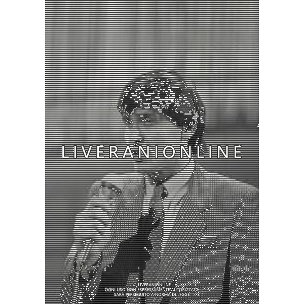 NEG-RETROSPETTIVA GIANNI MORANDI CANTANTE NELLA FOTO GIANNI MORANDI AL FESTIVAL DI SANREMO NELL\'ANNO 1983  FOTO ENRICO LIVERANI-AG ALDO LIVERANI SAS 