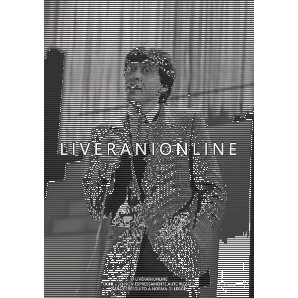 NEG-RETROSPETTIVA GIANNI MORANDI CANTANTE NELLA FOTO GIANNI MORANDI AL FESTIVAL DI SANREMO NELL\'ANNO 1983  FOTO ENRICO LIVERANI-AG ALDO LIVERANI SAS 
