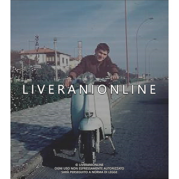 ARCHIVIO GIOVANNI LIVERANI NELLA FOTO GIANNI MORANDI AGENZIA ALDO LIVERANI COL¬©ARCHIVIO / AGENZIA ALDO LIVERANI SAS COL-RETROSPETTIVA GIANNI MORANDI CANTANTE NELLA FOTO GIANNI MORANDI A MARINA DI PIETRASANTA AG ALDO LIVERANI SAS