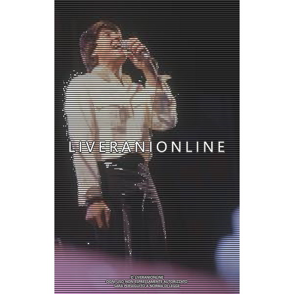 DIAP-RETROSPETTIVA GIANNI MORANDI CANTANTE NELLA FOTO GIANNI MORANDI A BOLOGNA NELL\'ANNO 1980 AG ALDO LIVERANI SAS