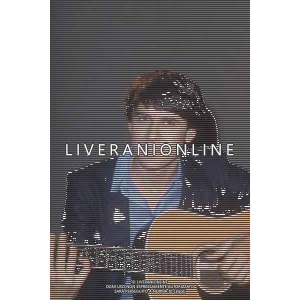 DIAP-RETROSPETTIVA GIANNI MORANDI CANTANTE NELLA FOTO GIANNI MORANDI A ROMA NELL\'ANNO 1981  FOTO EDGARDO DELLA SCORCIOSA-AG ALDO LIVERANI SAS