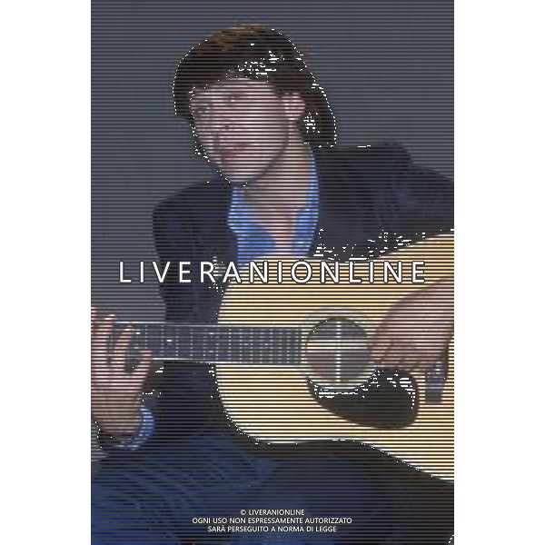 DIAP-RETROSPETTIVA GIANNI MORANDI CANTANTE NELLA FOTO GIANNI MORANDI A ROMA NELL\'ANNO 1981  FOTO EDGARDO DELLA SCORCIOSA-AG ALDO LIVERANI SAS