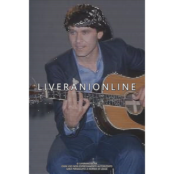 DIAP-RETROSPETTIVA GIANNI MORANDI CANTANTE NELLA FOTO GIANNI MORANDI A ROMA NELL\'ANNO 1981  FOTO EDGARDO DELLA SCORCIOSA-AG ALDO LIVERANI SAS