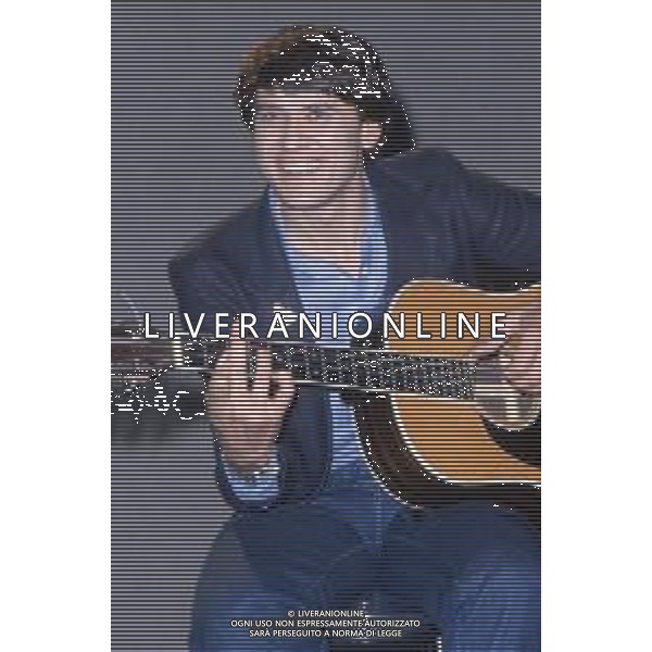 DIAP-RETROSPETTIVA GIANNI MORANDI CANTANTE NELLA FOTO GIANNI MORANDI A ROMA NELL\'ANNO 1981  FOTO EDGARDO DELLA SCORCIOSA-AG ALDO LIVERANI SAS
