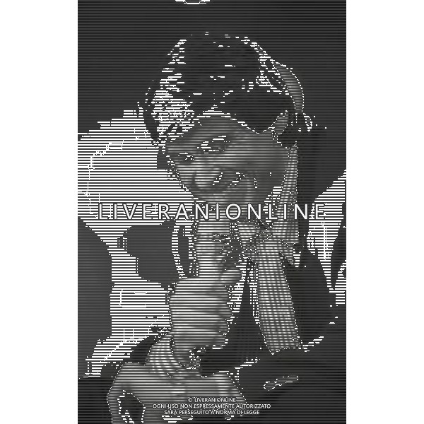 NEG-.RETROSPETTIVA GIANNI MORANDI CANTANTE NELLA FOTO GIANNI MORANDI AL FESTIVAL DI SAINT VINCENT NELL\'ANNO 1987 AG ALDO LIVERANI SAS