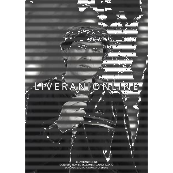NEG-.RETROSPETTIVA GIANNI MORANDI CANTANTE NELLA FOTO GIANNI MORANDI AL FESTIVAL DI SAINT VINCENT NELL\'ANNO 1981 AG ALDO LIVERANI SAS
