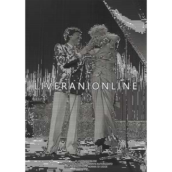 NEG.RETROSPETTIVA GIANNI MORANDI CANTANTE NELLA FOTO GIANNI MORANDI AL FESTIVAL DI SAINT VINCENT NELL\'ANNO 1981 CON SANDRA MILO AG ALDO LIVERANI SAS