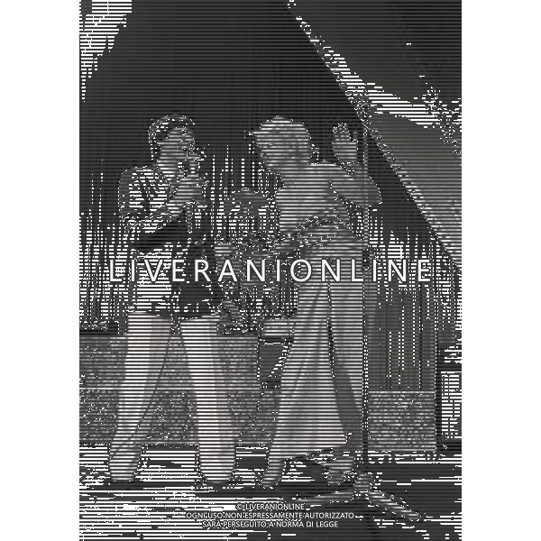 NEG.RETROSPETTIVA GIANNI MORANDI CANTANTE NELLA FOTO GIANNI MORANDI AL FESTIVAL DI SAINT VINCENT NELL\'ANNO 1981 CON SANDRA MILO AG ALDO LIVERANI SAS