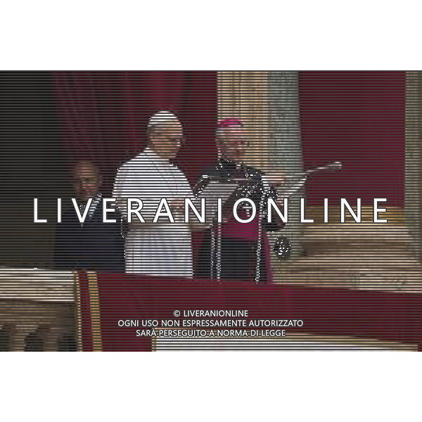 Città del Vaticano - 11 Maggio 2025 Papa Leone XIV appare al balcone centrale della Basilica di San Pietro per la sua prima benedizione domenicale dopo la sua elezione, in Piazza San Pietro in Vaticano Nella Foto: Papa Leone XIV  Andrea Bracaglia - AGENZIA ALDO LIVERANI SAS