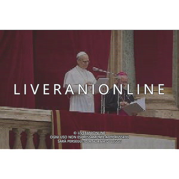 Città del Vaticano - 11 Maggio 2025 Papa Leone XIV appare al balcone centrale della Basilica di San Pietro per la sua prima benedizione domenicale dopo la sua elezione, in Piazza San Pietro in Vaticano Nella Foto: Papa Leone XIV  Andrea Bracaglia - AGENZIA ALDO LIVERANI SAS
